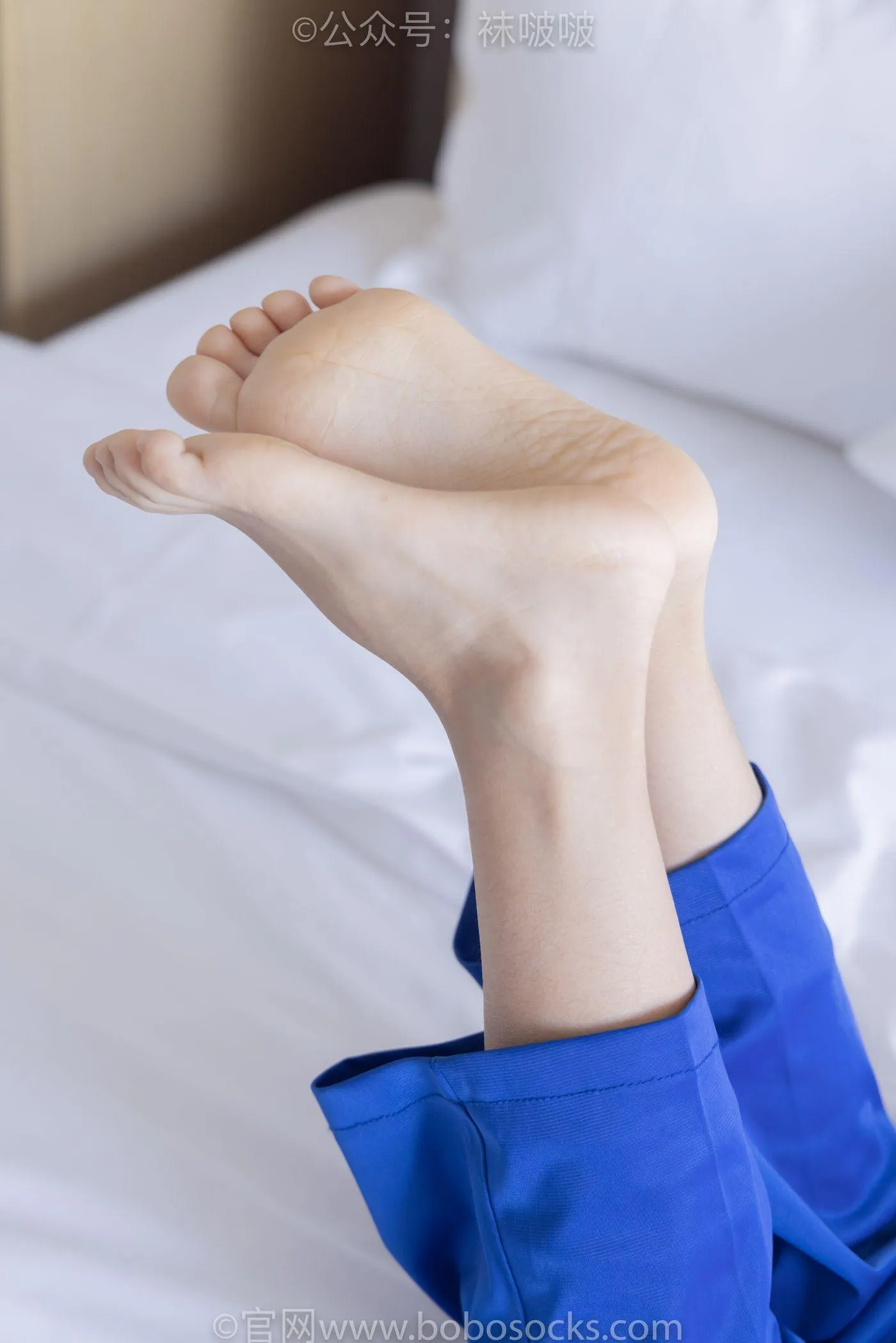 [BoBoSocks袜啵啵]NO.039 小奶熊-校服、vans帆布鞋、短白棉袜、裸足 [154P]插图1